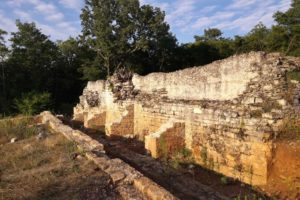 Loron-Santa Marina: strutture della cisterna dell'acqua; Paola Maggi; Renata Merlatti